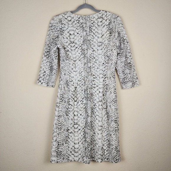 MAIA Sheath Dress Black and Gray TexturedSnakeskin 3/4 Sleeve Knee Length Size 2 - Picture 2 of 10